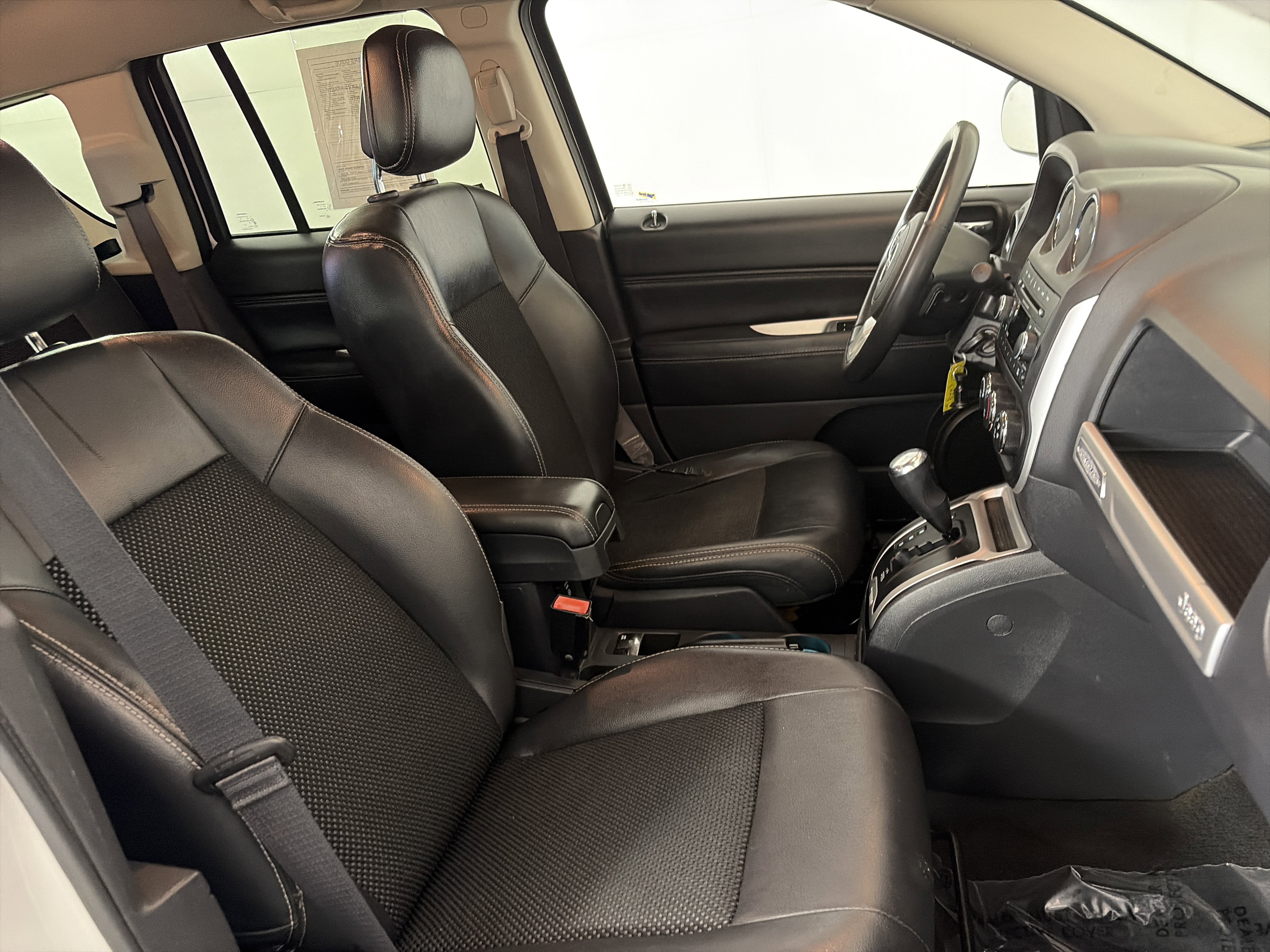 Used 2016 Jeep Compass Latitude AWD/4WD image 27