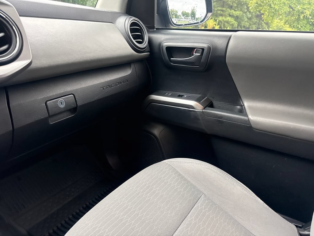 Used 2019 Toyota Tacoma SR5 RWD image 17