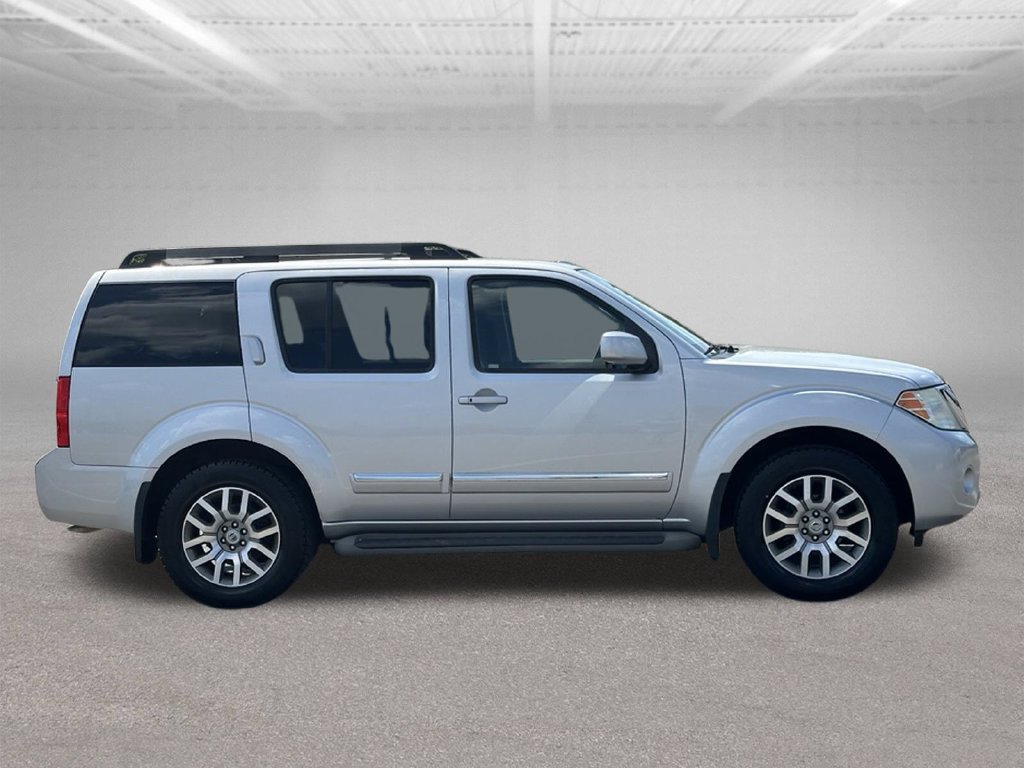Used 2012 Nissan Pathfinder LE RWD image 9