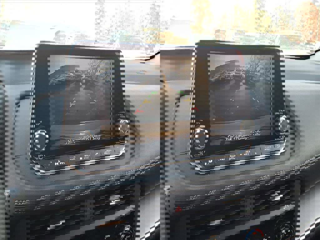 Used 2024 Nissan Rogue SV image 10