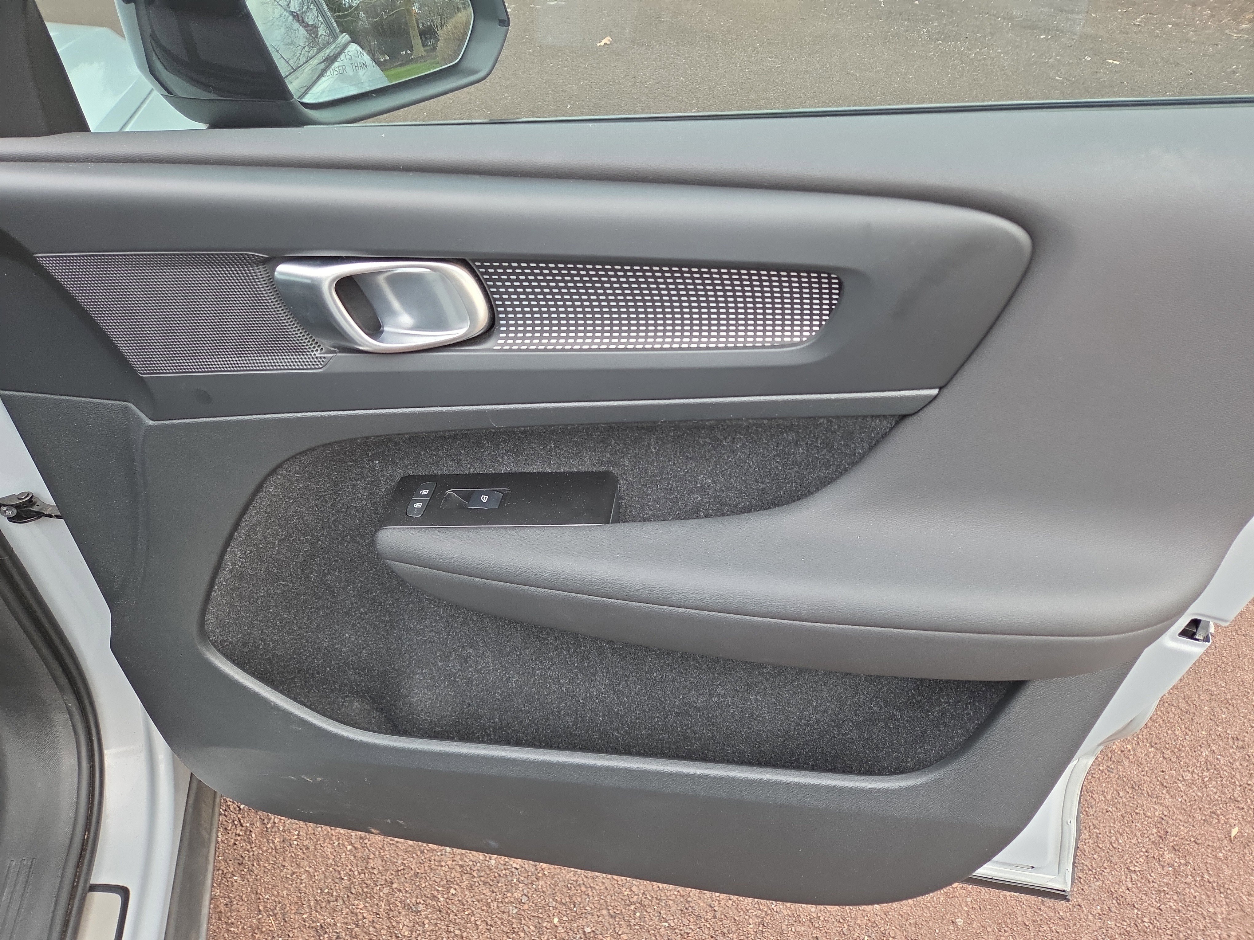 Used 2021 Volvo XC40 T5 R-Design w/ Climate Package image 17