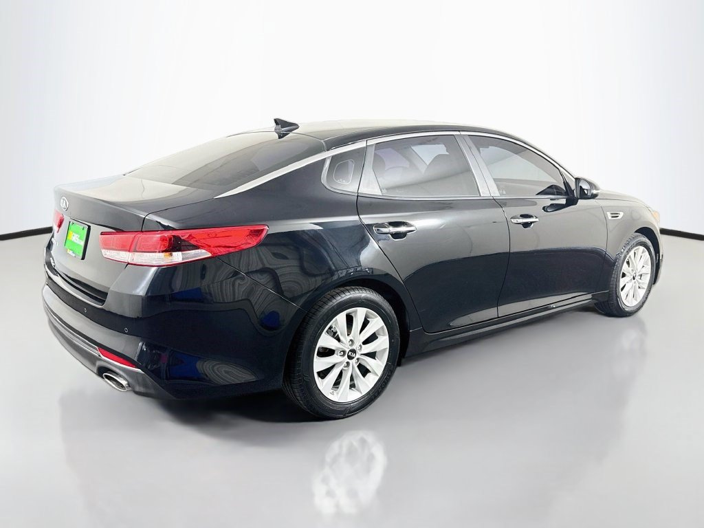 Used 2018 Kia Optima LX w/ 17" Alloy Wheels Package FWD image 10
