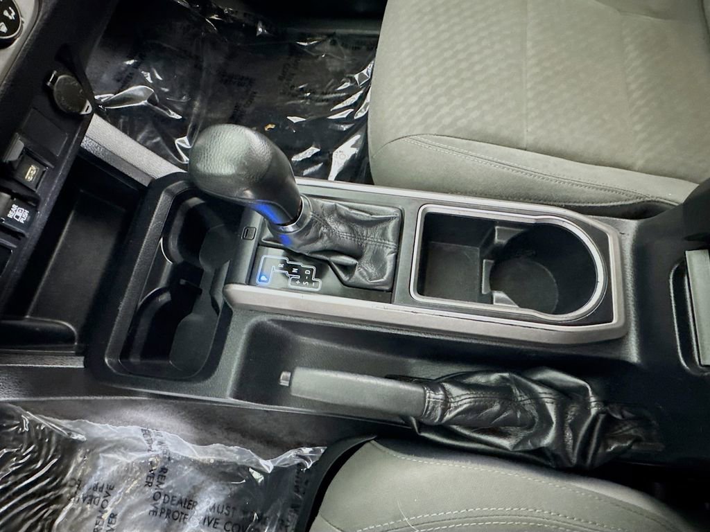 Used 2020 Toyota Tacoma SR5 AWD/4WD image 18