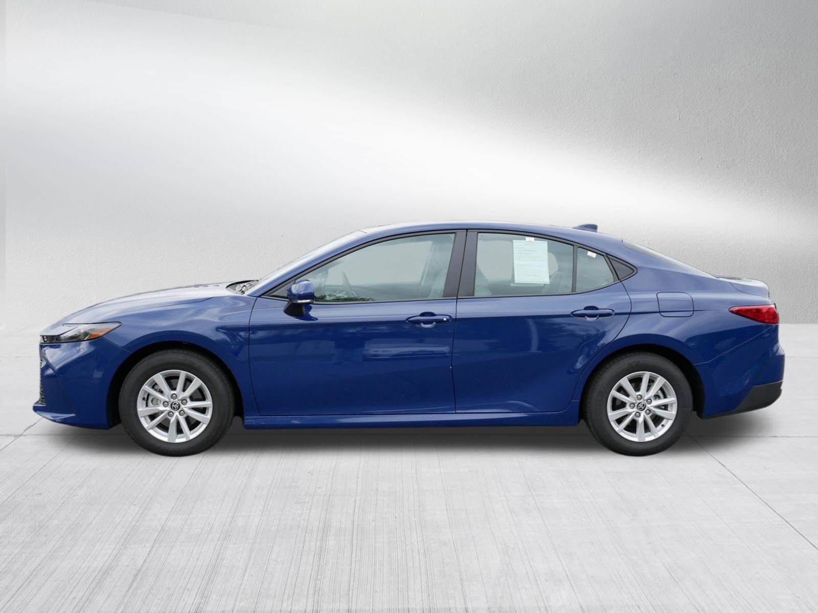 Used 2025 Toyota Camry LE AWD/4WD image 4