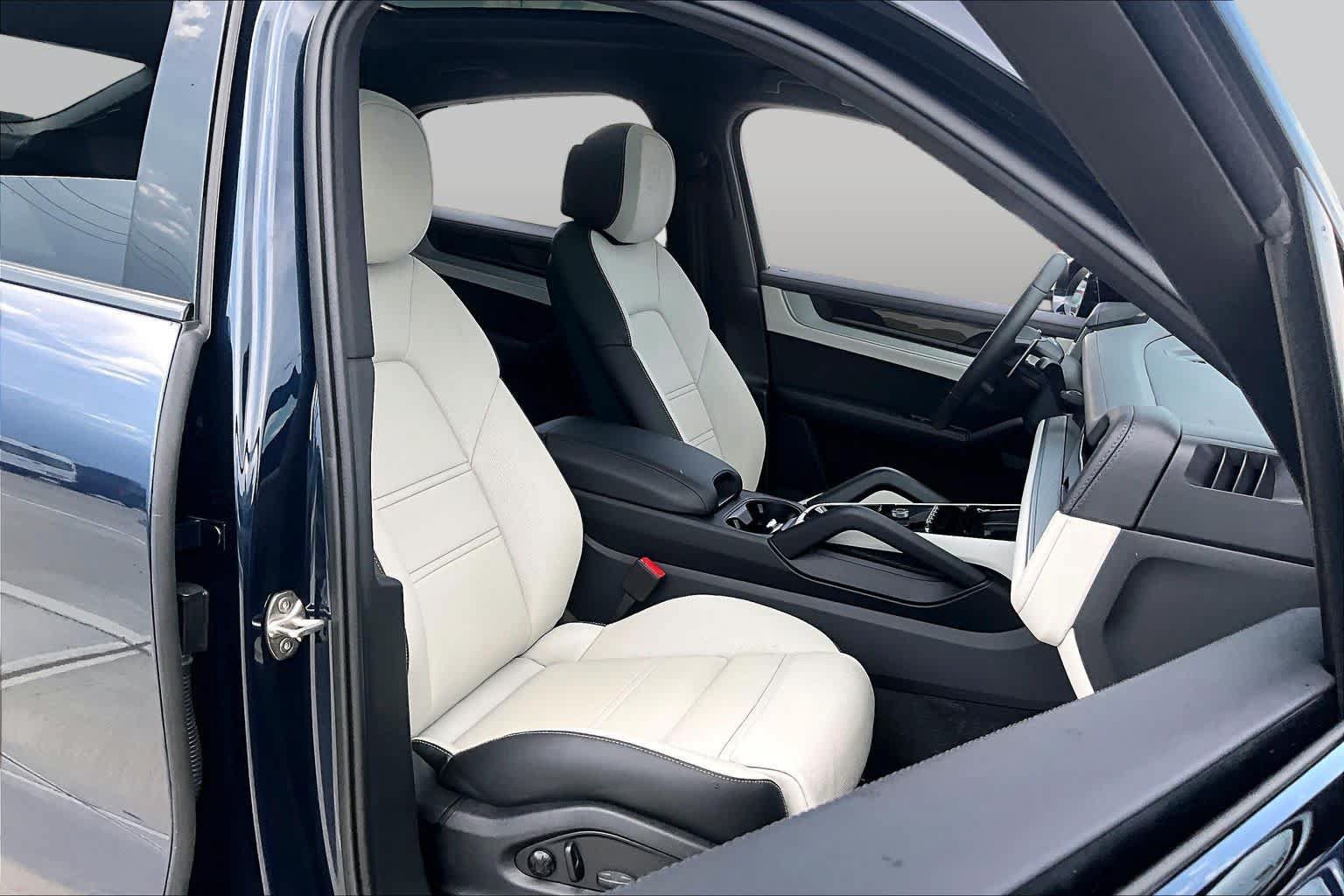 Used 2026 Porsche Cayenne Coupe AWD/4WD image 8