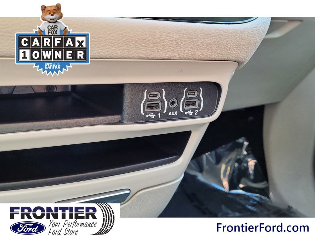 Used 2023 Chrysler Pacifica Touring-L image 26
