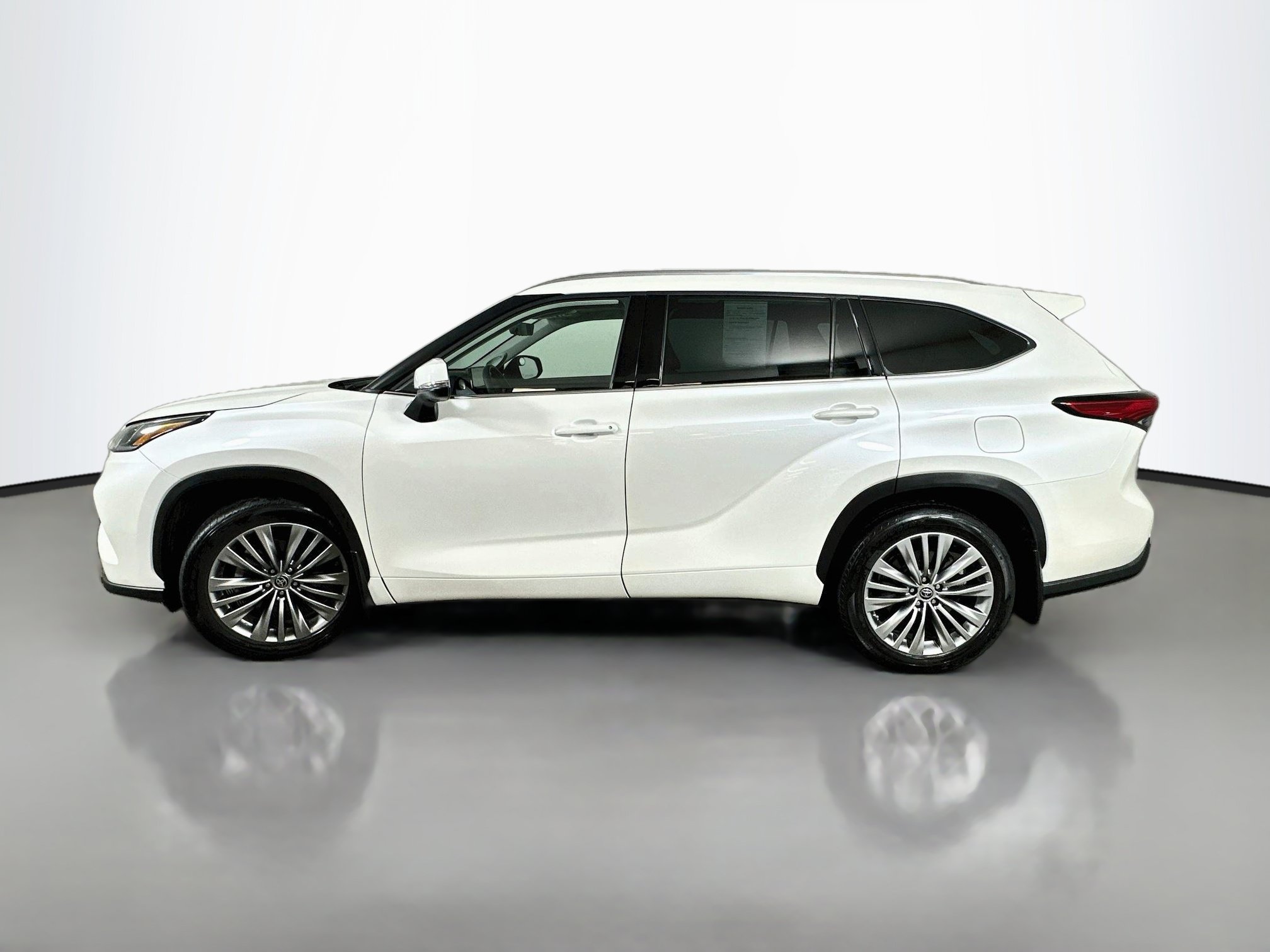 Used 2021 Toyota Highlander Platinum AWD/4WD image 4