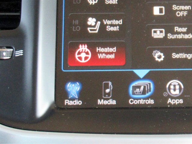 Used 2015 Chrysler 300 C w/ Light Group image 31