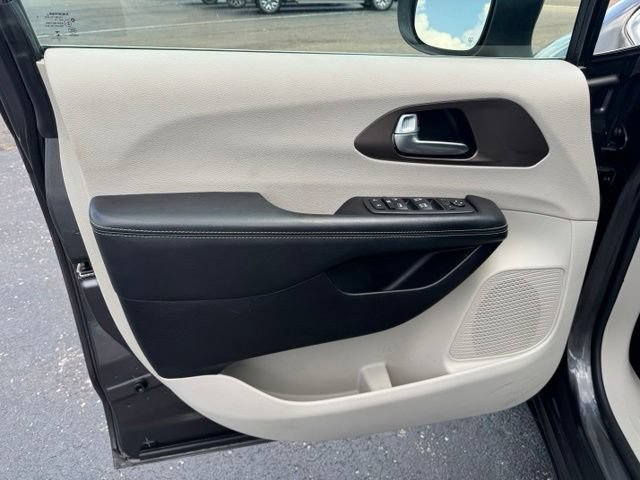 Used 2021 Chrysler Voyager LX FWD image 15