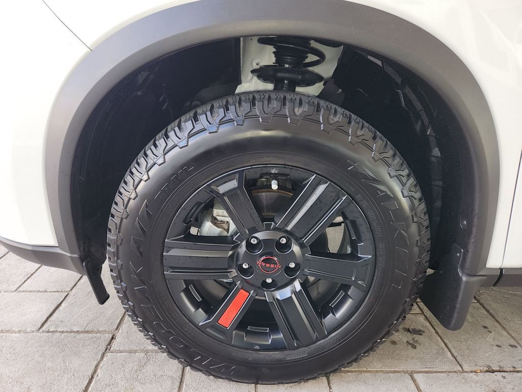 Certified 2025 Nissan Rogue SV image 30