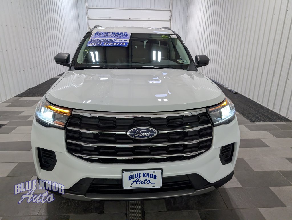 Used 2025 Ford Explorer Active AWD/4WD image 6