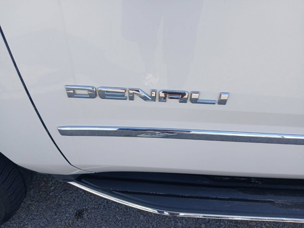 Used 2017 GMC Yukon XL Denali w/ Open Road Package AWD/4WD image 11