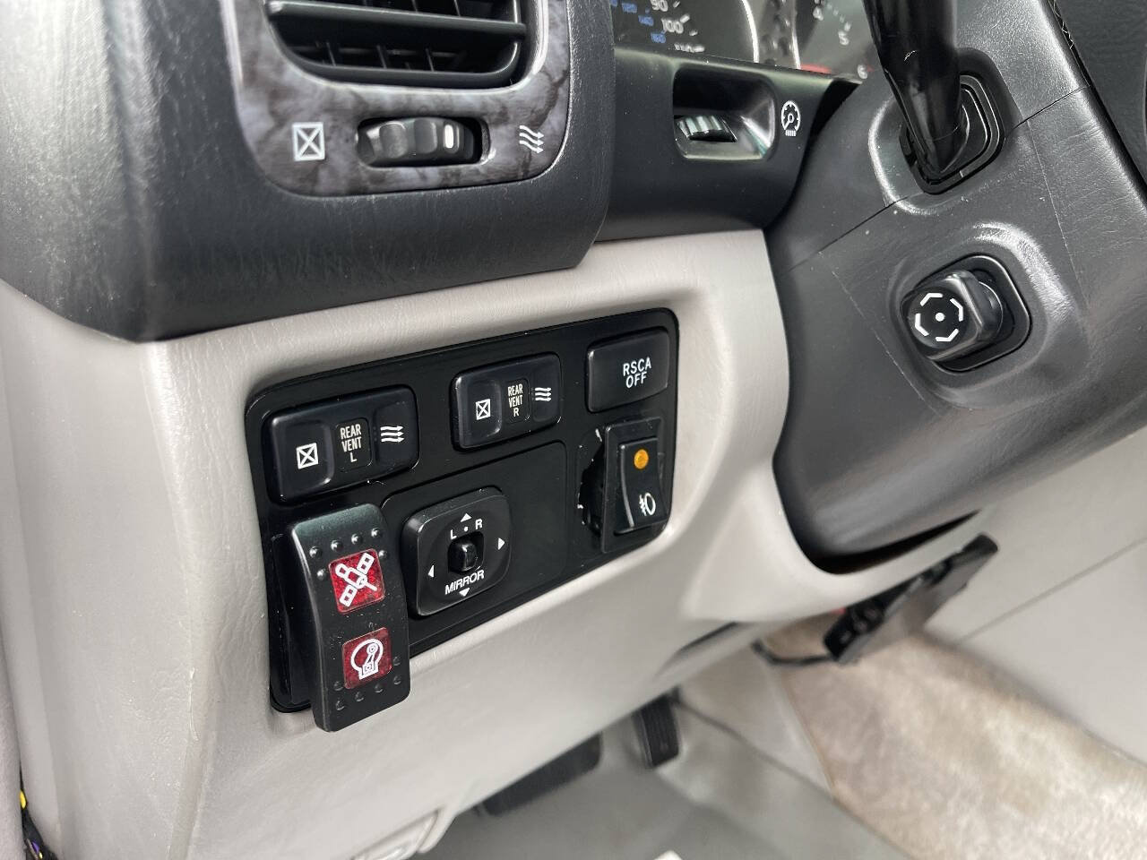 Used 2004 Toyota Land Cruiser AWD/4WD image 21