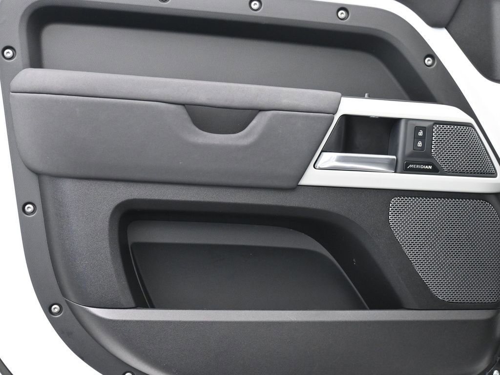 Used 2023 Land Rover Defender 110 S image 9