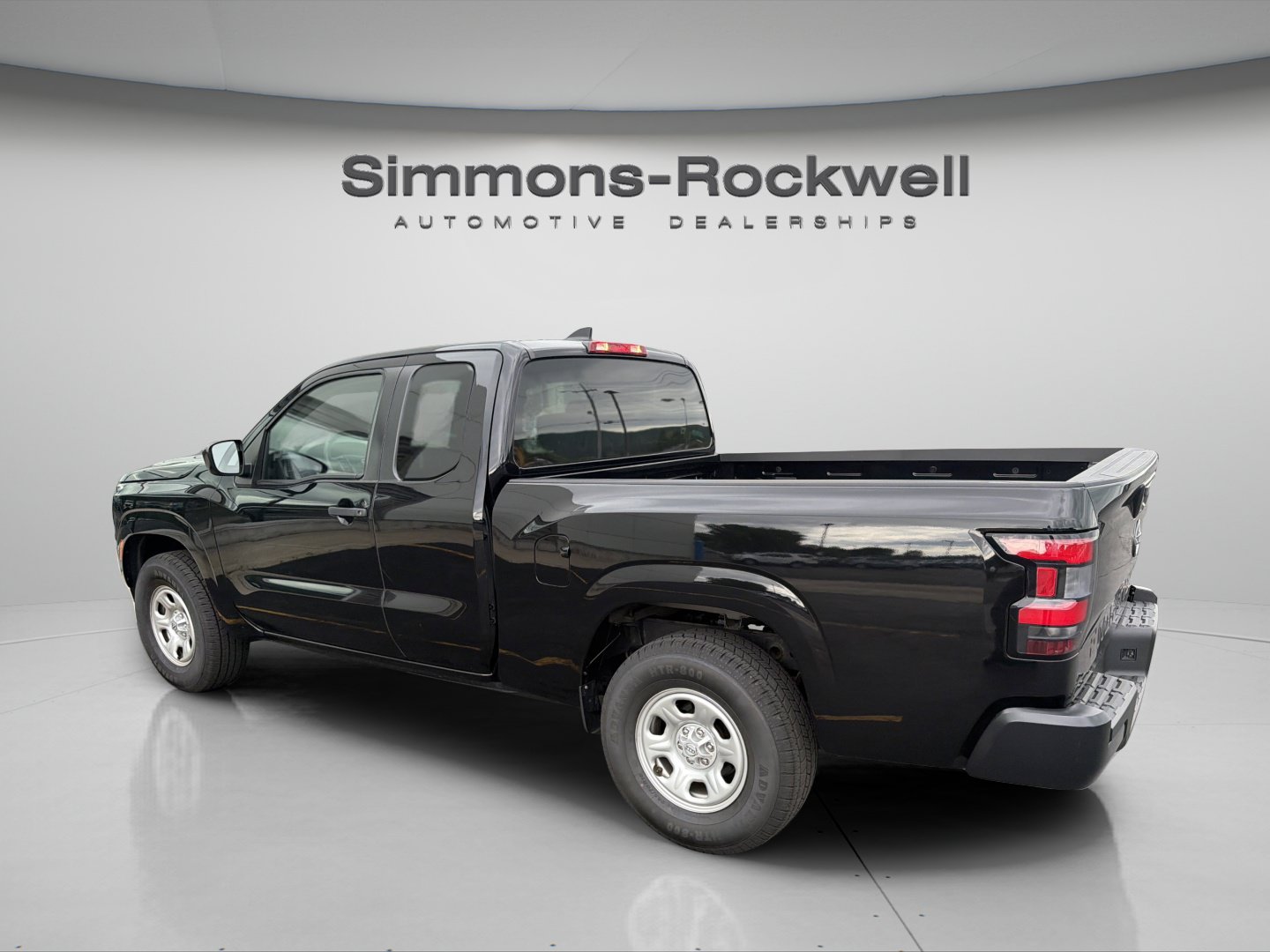 Used 2022 Nissan Frontier S RWD image 2