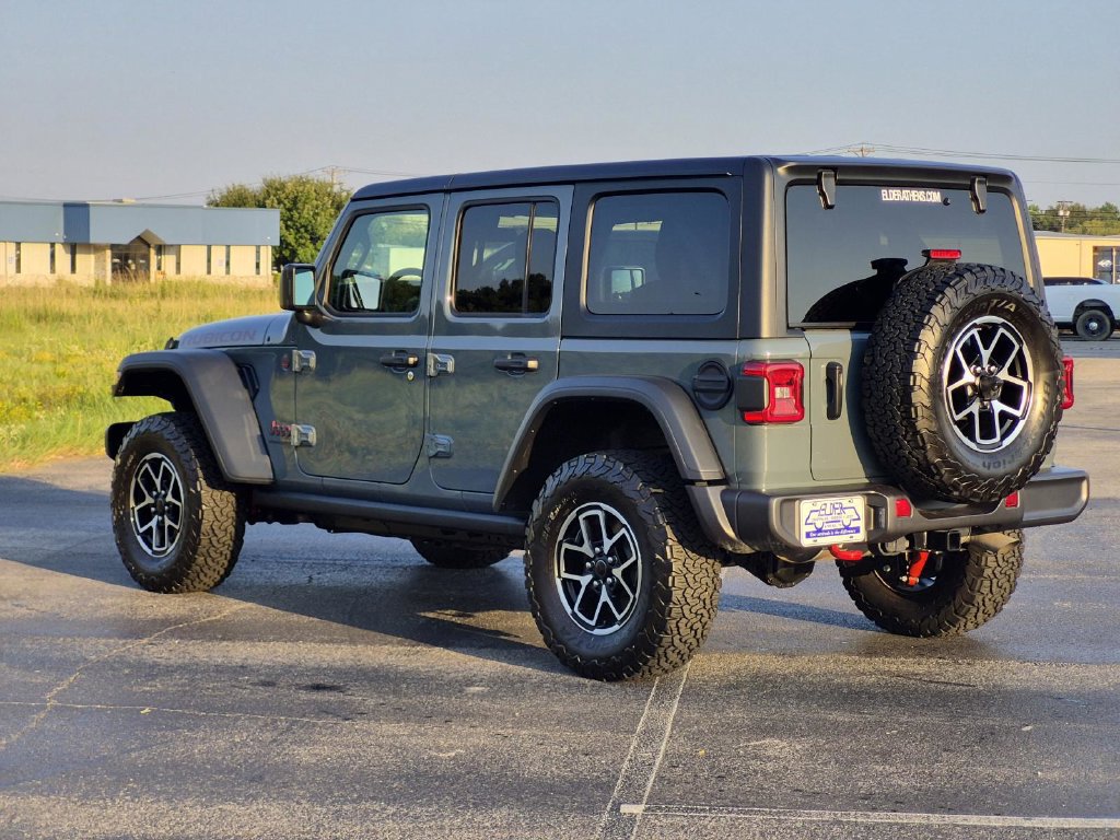 Used 2026 Jeep Wrangler Unlimited Rubicon AWD/4WD image 4