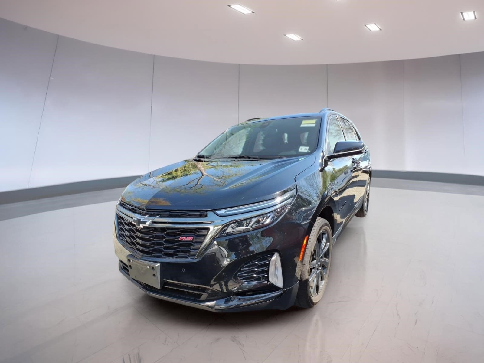 Used 2023 Chevrolet Equinox RS AWD/4WD image 2