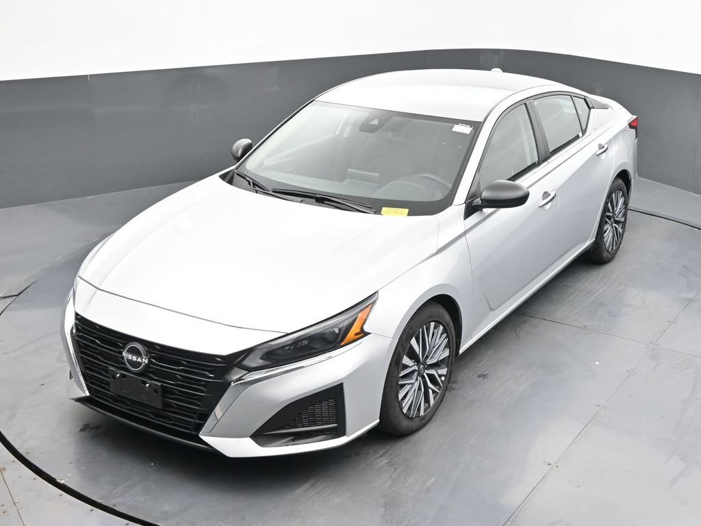 Used 2024 Nissan Altima 2.5 SV FWD image 27