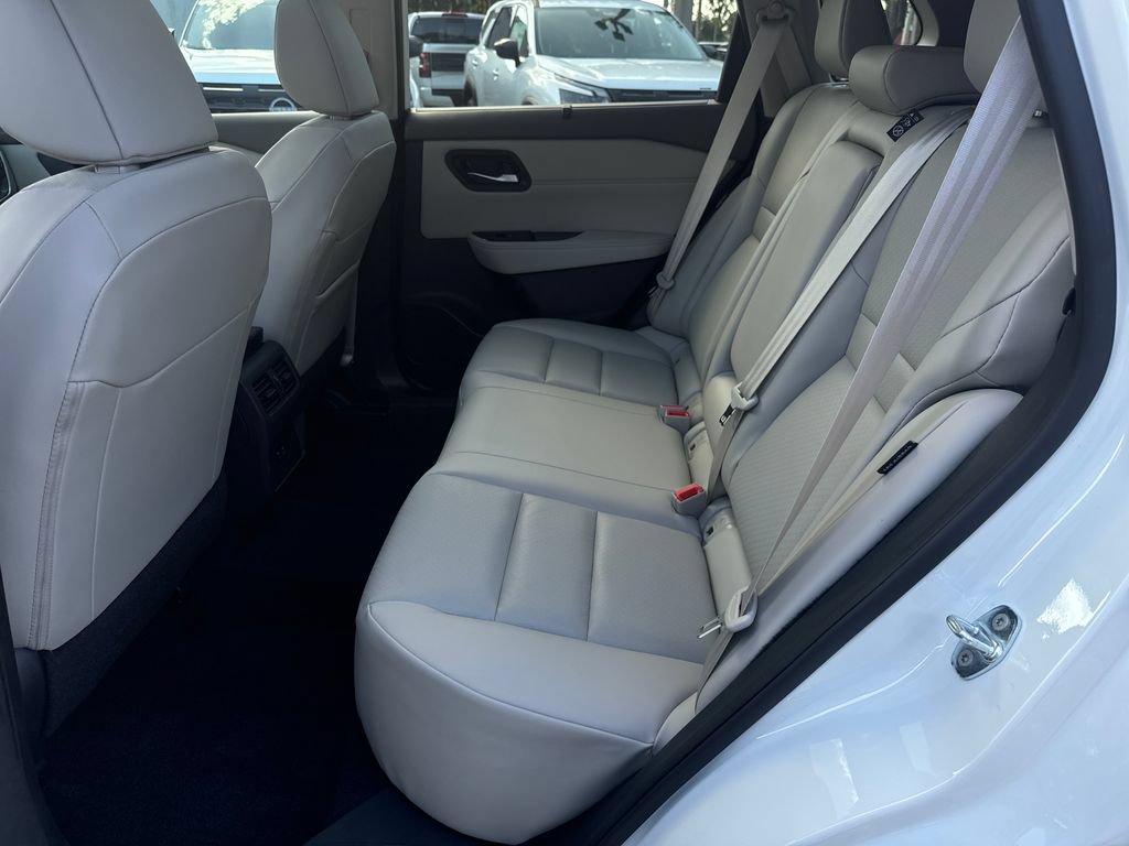 Used 2023 Nissan Rogue SV w/ SV Premium B Package FWD image 25