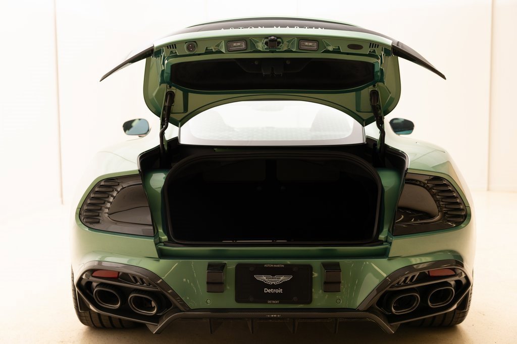Used 2025 Aston Martin Vanquish image 6