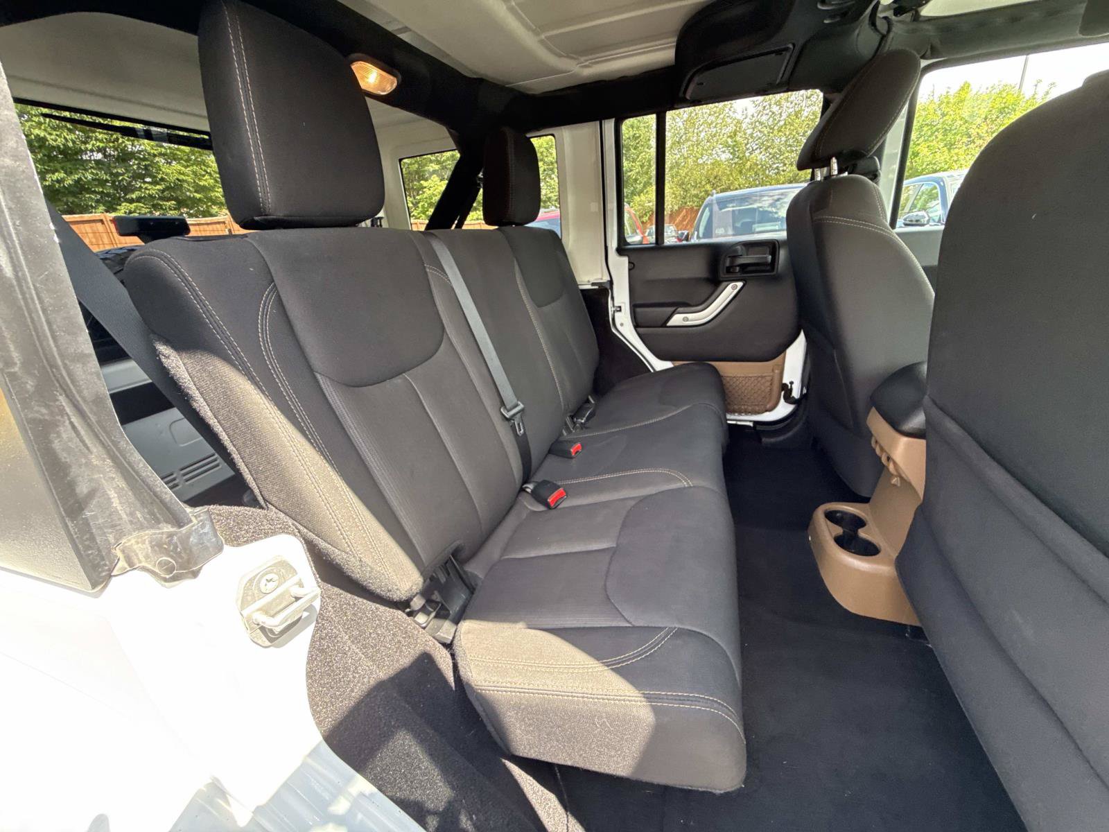 Used 2016 Jeep Wrangler Unlimited Sahara w/ Connectivity Group AWD/4WD image 14