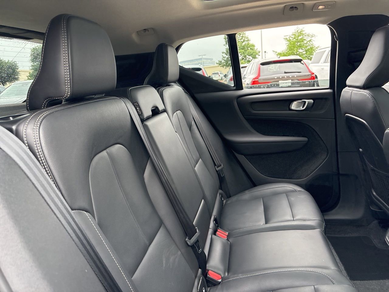 Certified 2025 Volvo XC40 B5 Plus AWD/4WD image 11