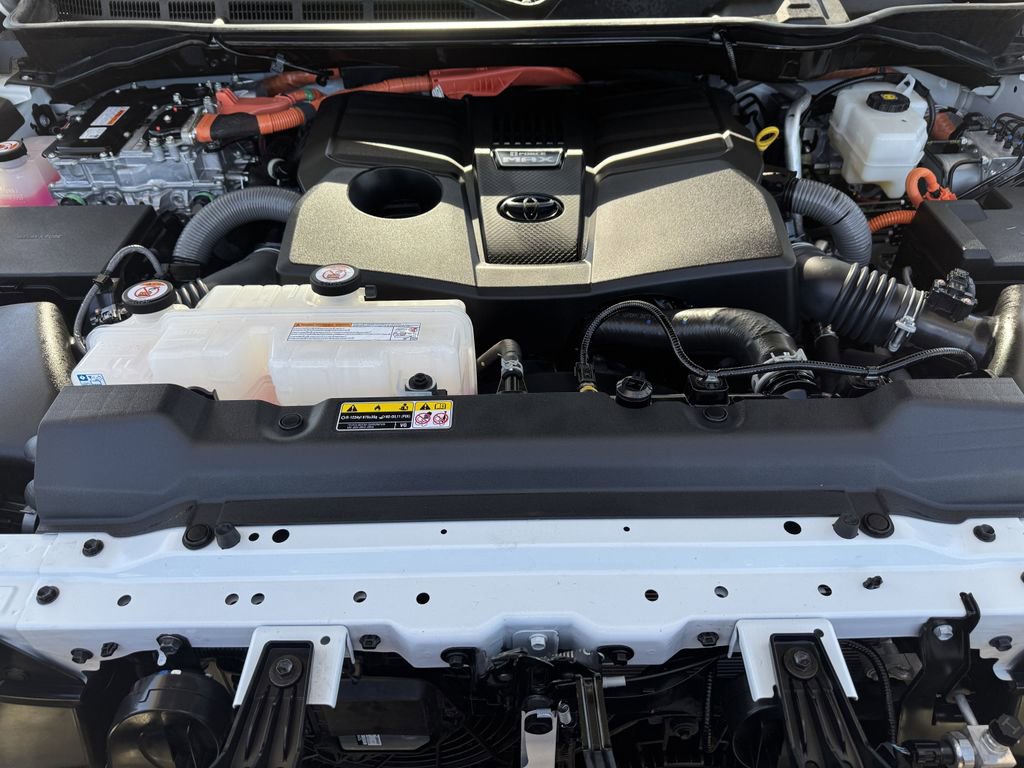 Used 2024 Toyota Tundra Limited AWD/4WD image 33