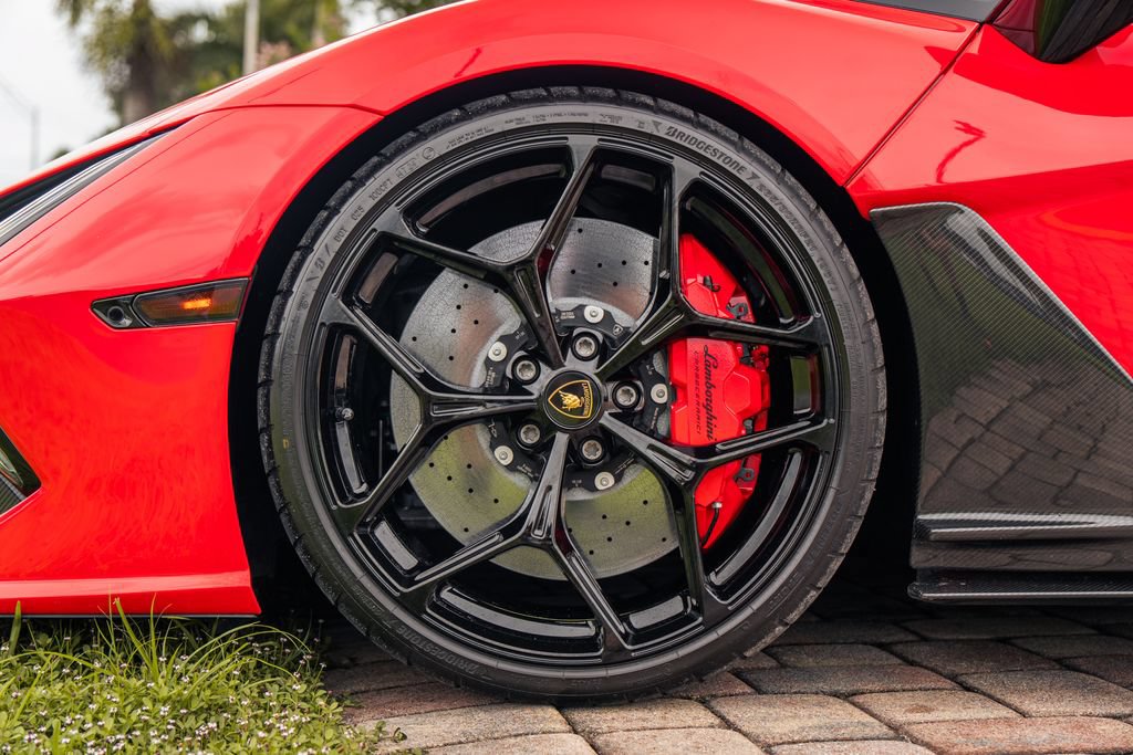 Used 2025 Lamborghini Revuelto AWD/4WD image 16