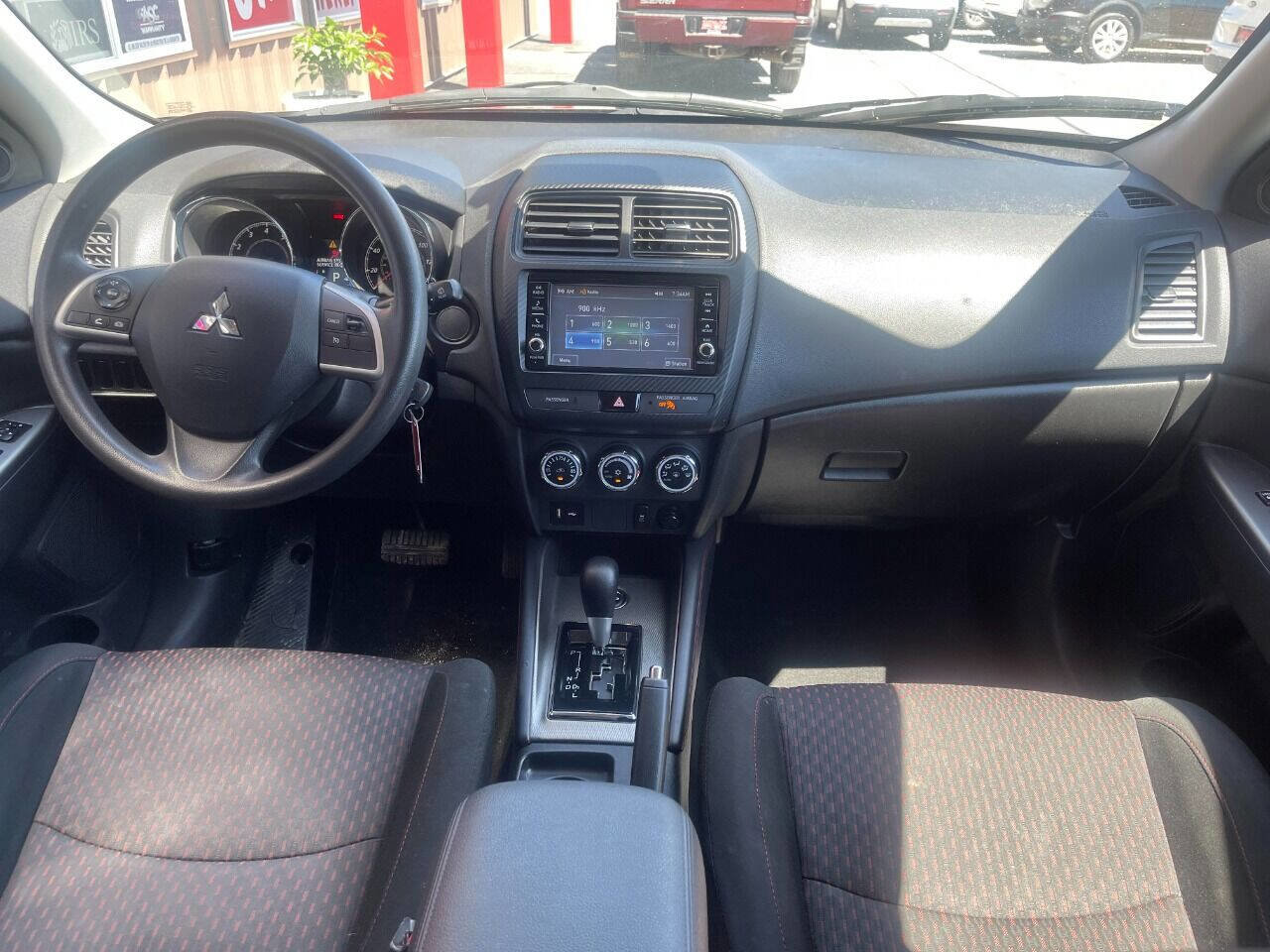 Used 2018 Mitsubishi Outlander Sport ES image 2