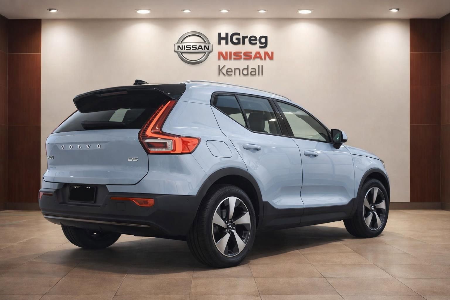 Used 2026 Volvo XC40 B5 Plus AWD/4WD image 4