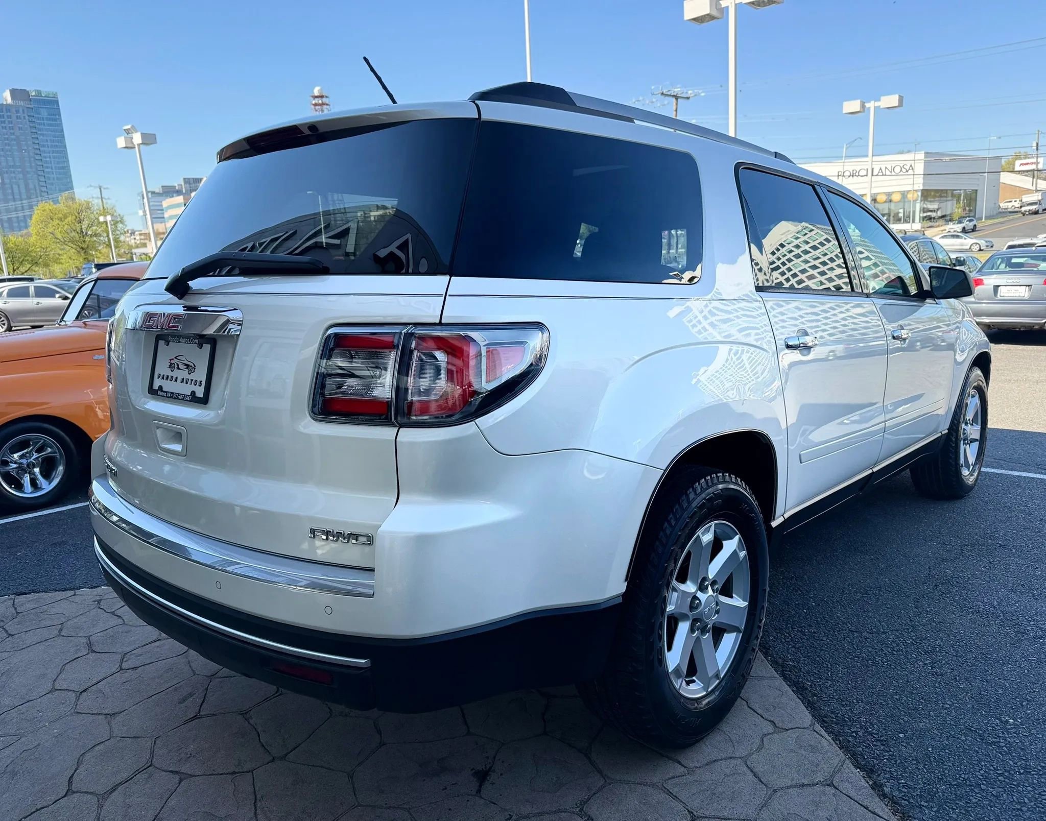 Used 2014 GMC Acadia SLE image 7