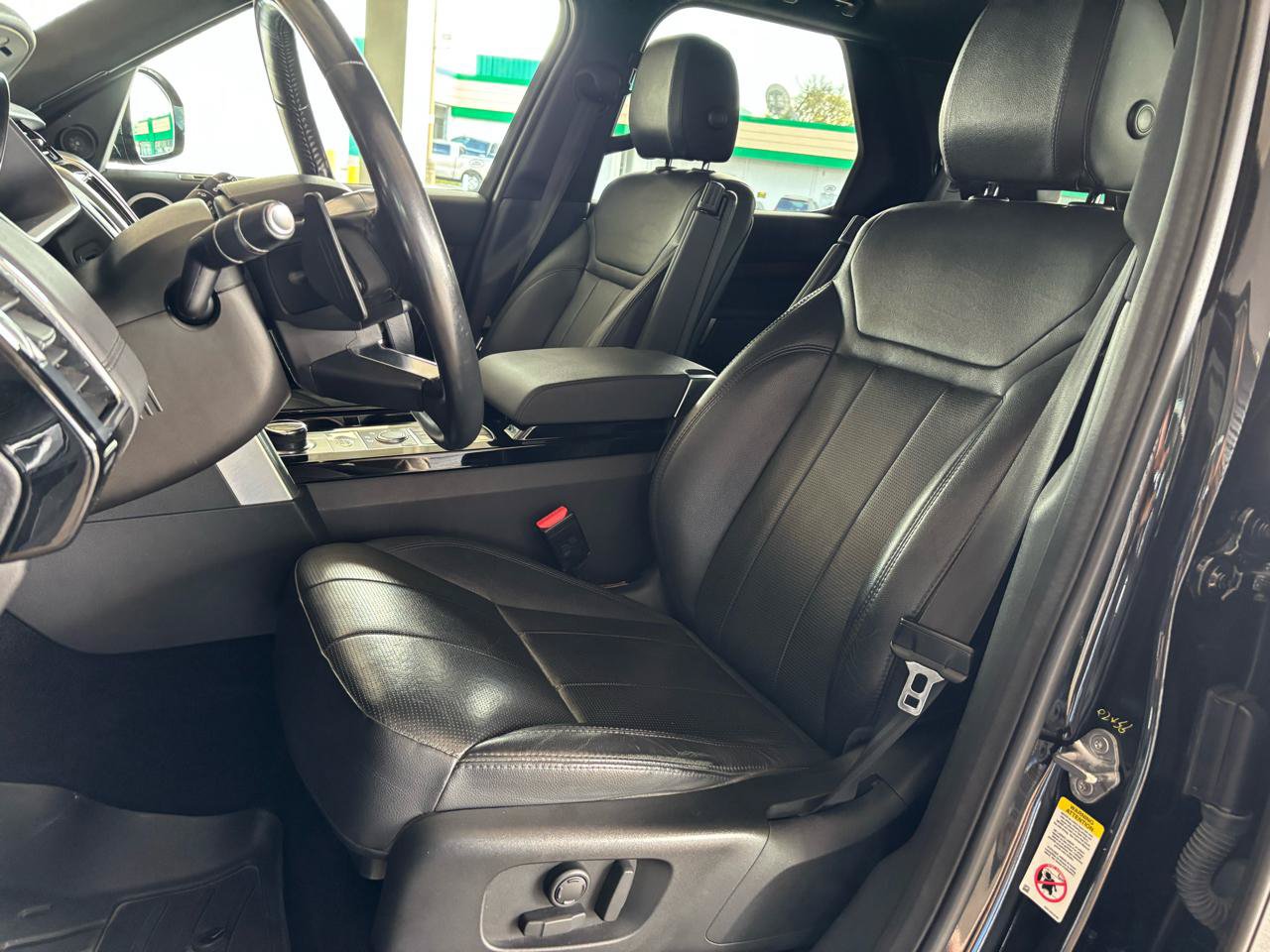 Used 2017 Land Rover Discovery HSE AWD/4WD image 13