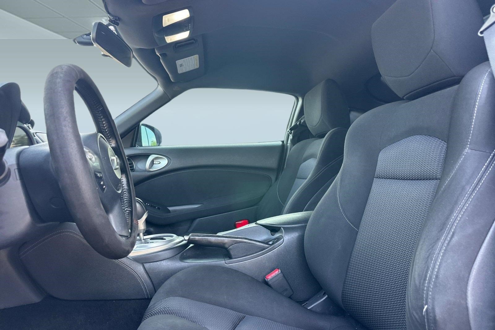 Used 2016 Nissan 370Z Coupe RWD image 5