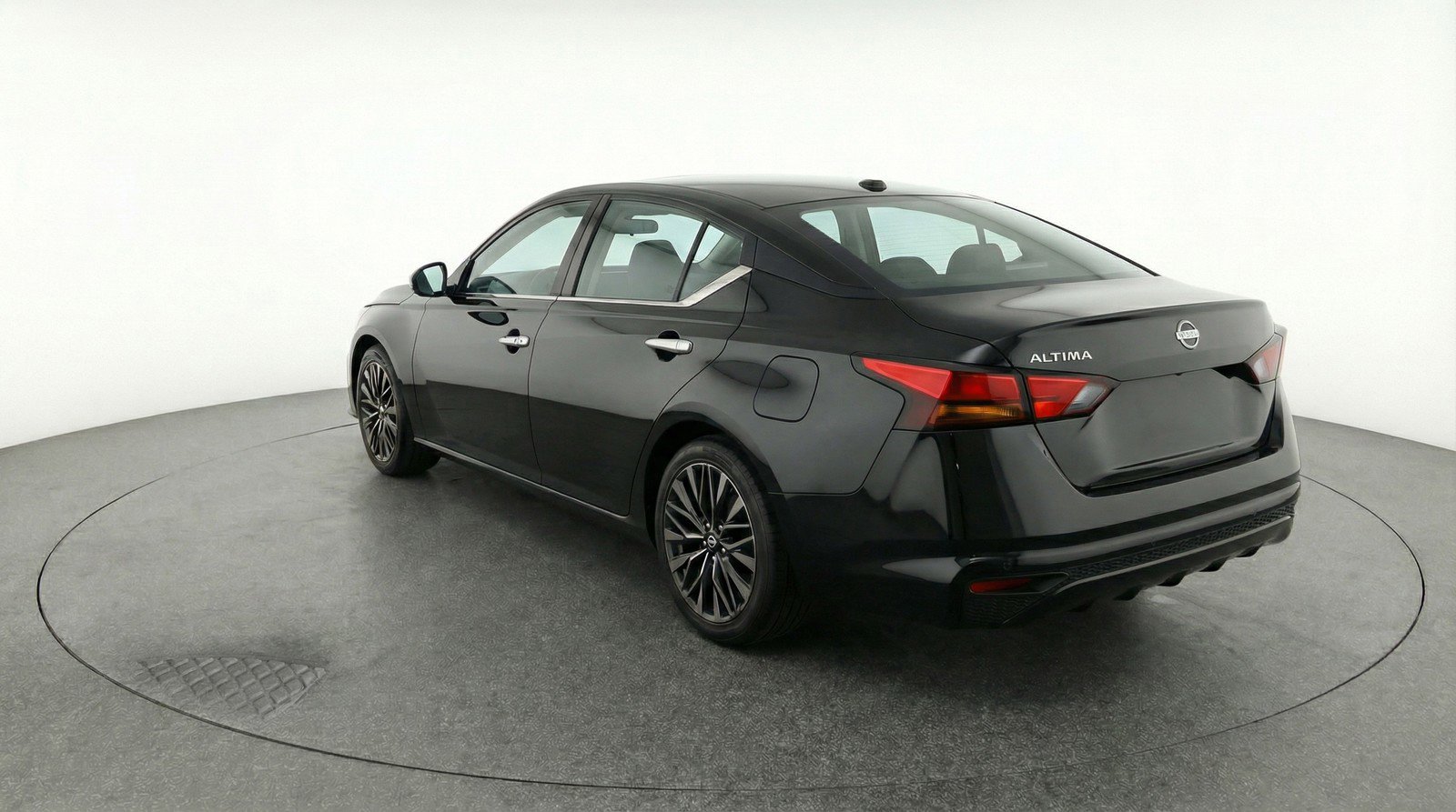 Used 2025 Nissan Altima 2.5 SV FWD image 6