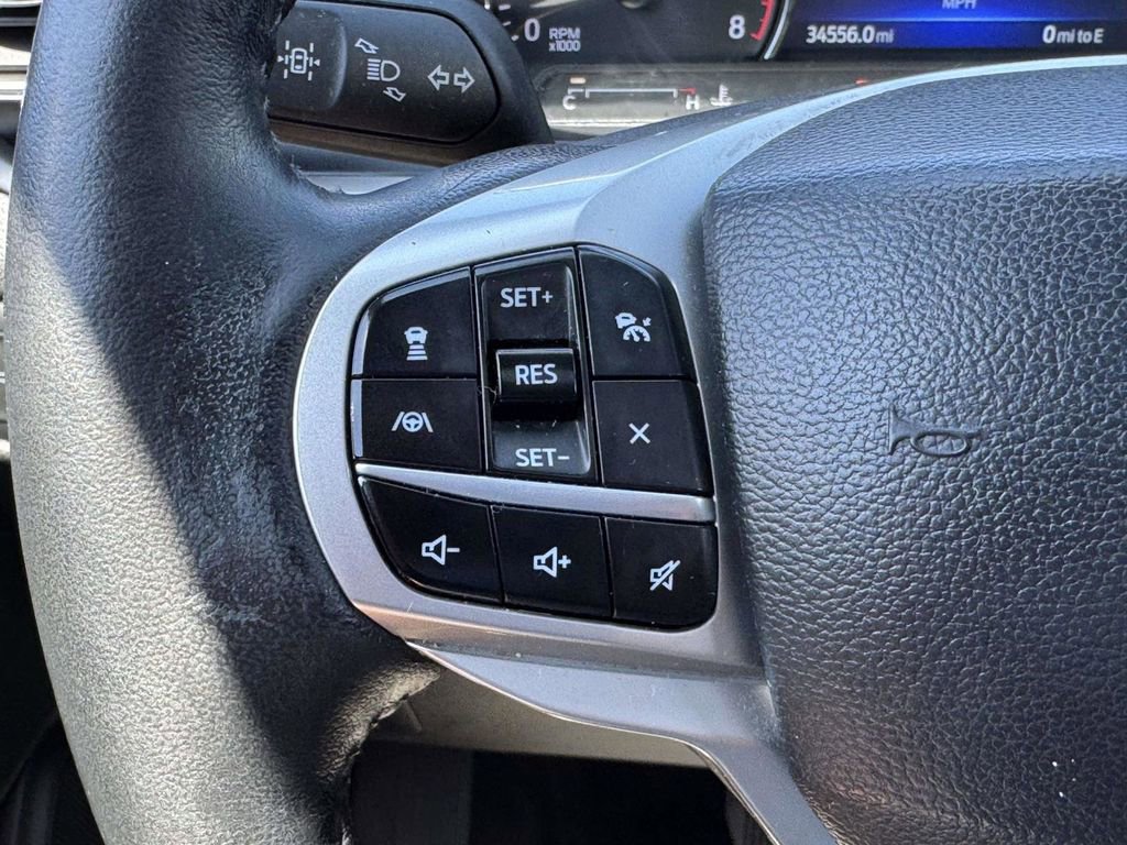 Used 2022 Ford Explorer XLT w/ Equipment Group 202A AWD/4WD image 21