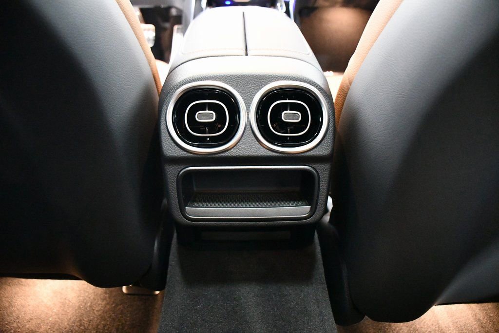 New 2026 Mercedes-Benz CLE 300 4MATIC Coupe image 17