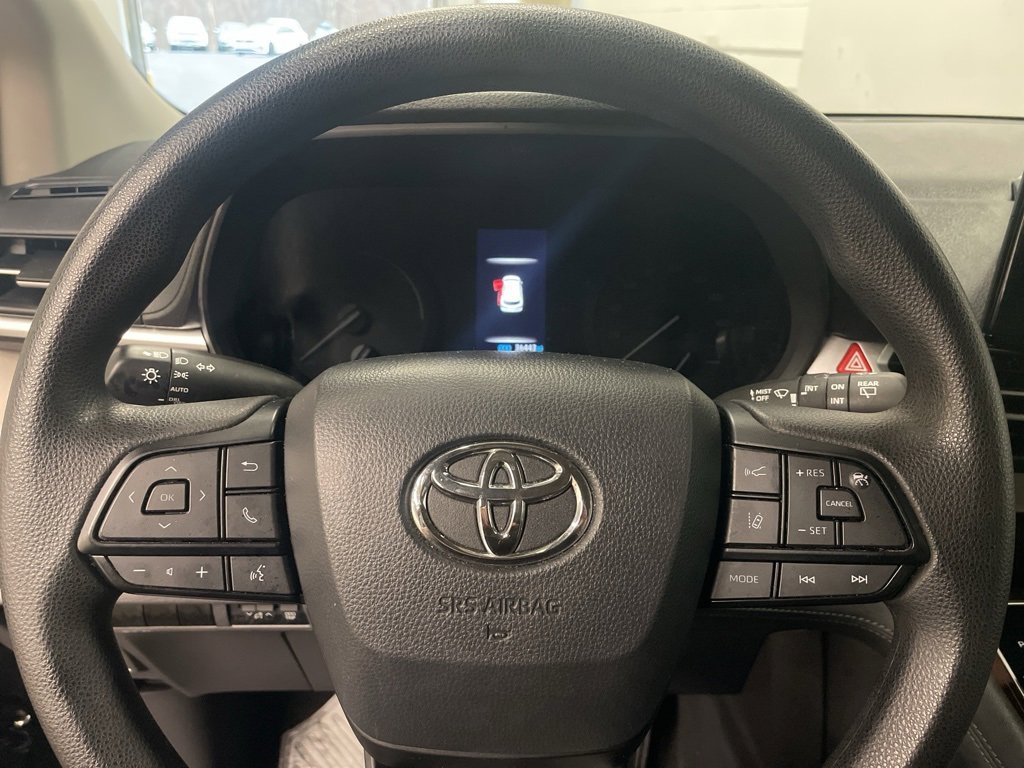 Used 2024 Toyota Sienna LE image 19