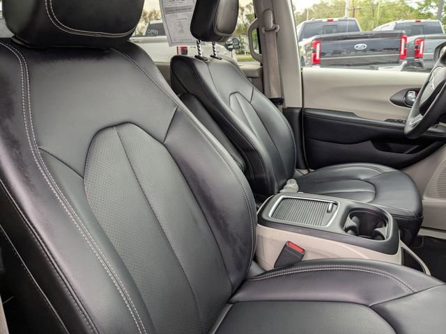 Used 2023 Chrysler Pacifica Touring-L FWD image 15