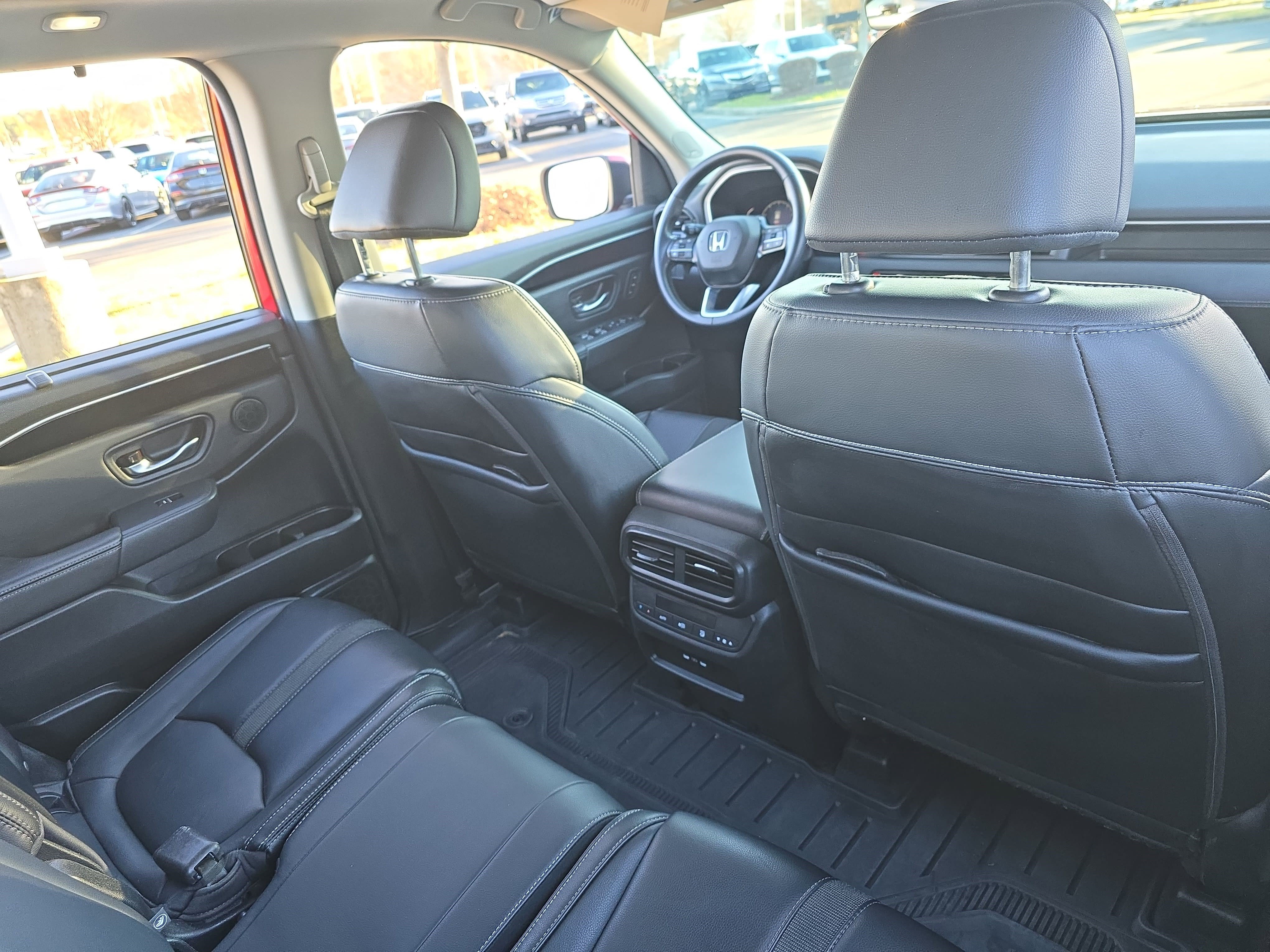 Used 2024 Honda Pilot Touring image 11