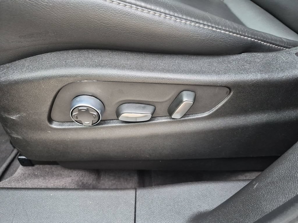 Used 2025 Cadillac XT4 Premium Luxury FWD image 12