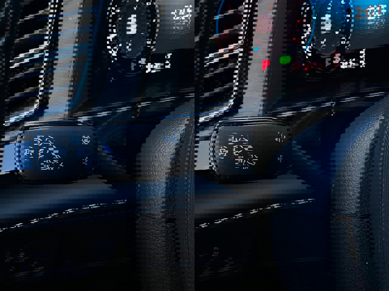 Used 2025 Volkswagen Atlas SE image 38