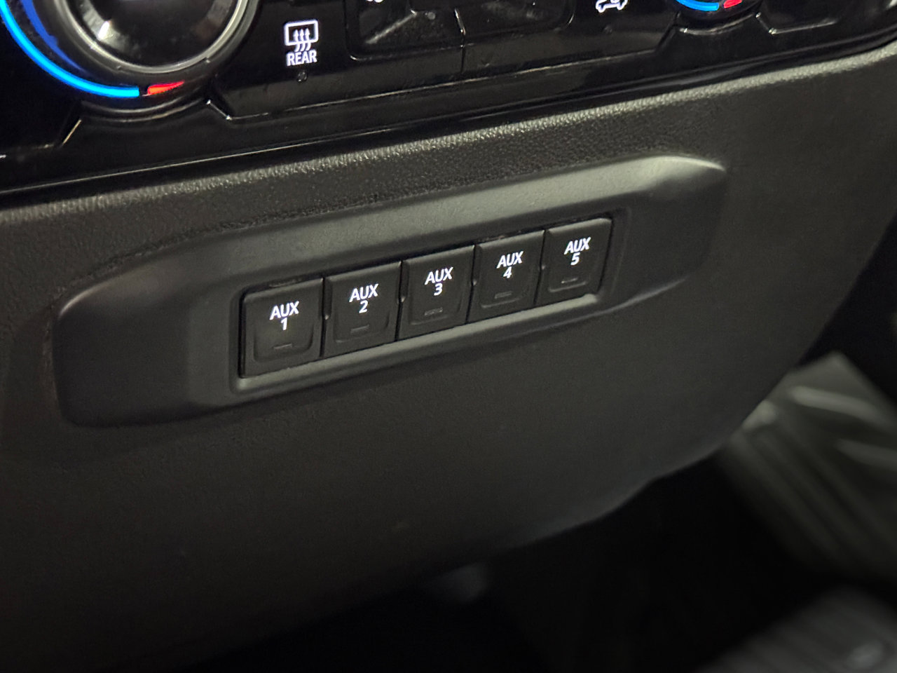 Used 2024 Chevrolet Silverado 3500 LT w/ Convenience Package image 28