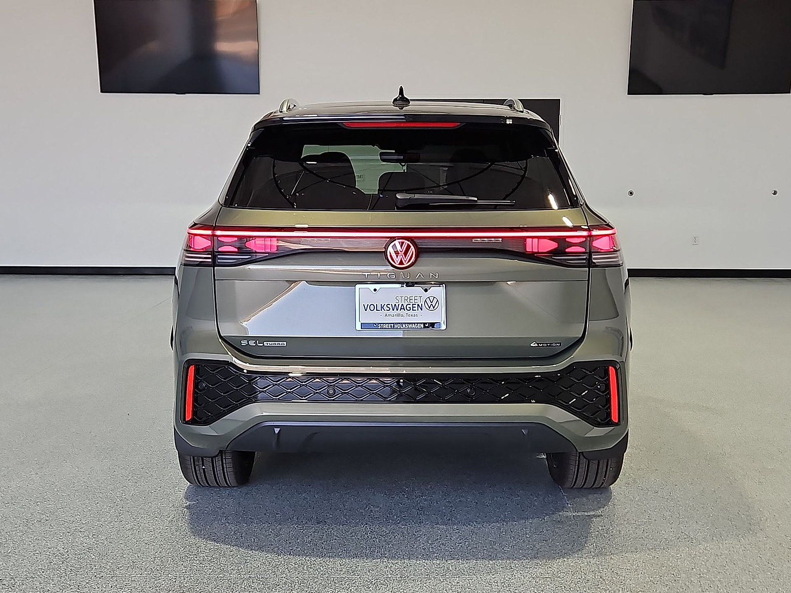 New 2026 Volkswagen Tiguan SEL R-Line AWD/4WD image 8