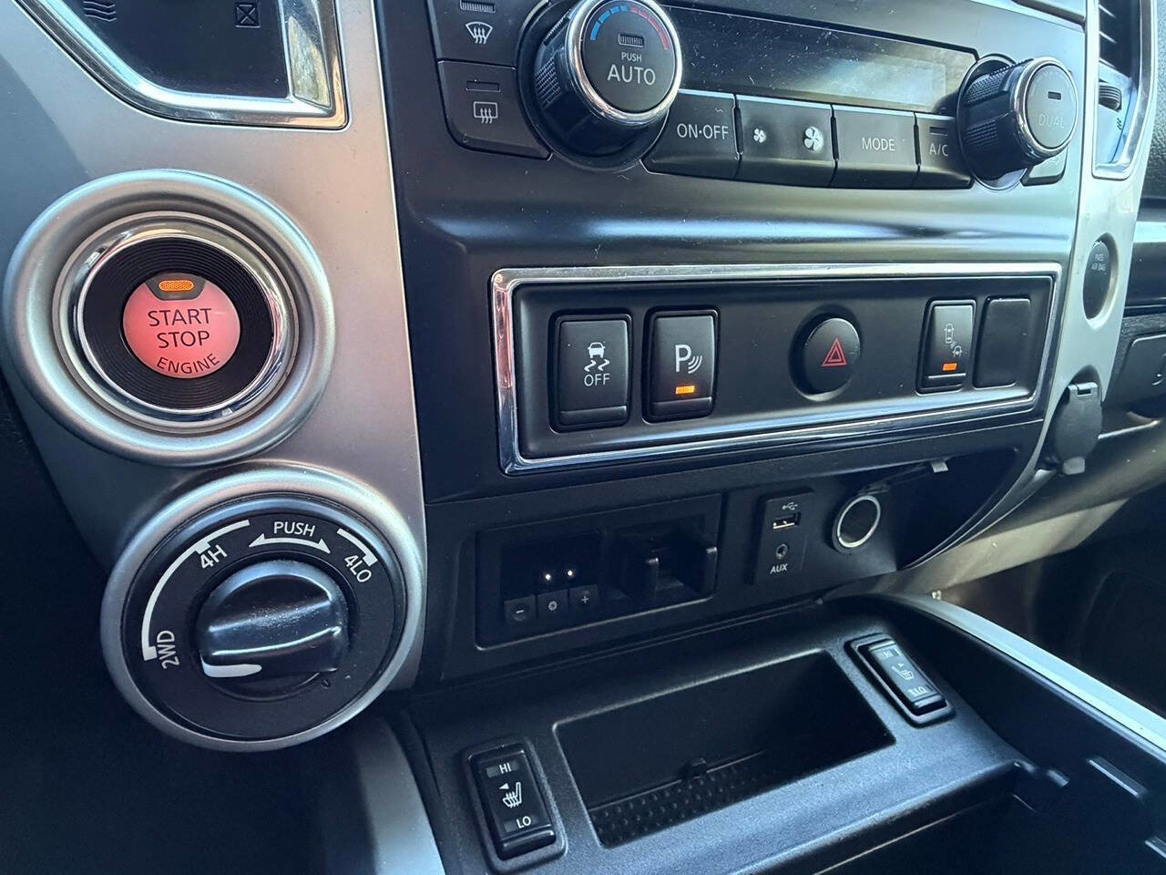 Used 2017 Nissan Titan S AWD/4WD image 20