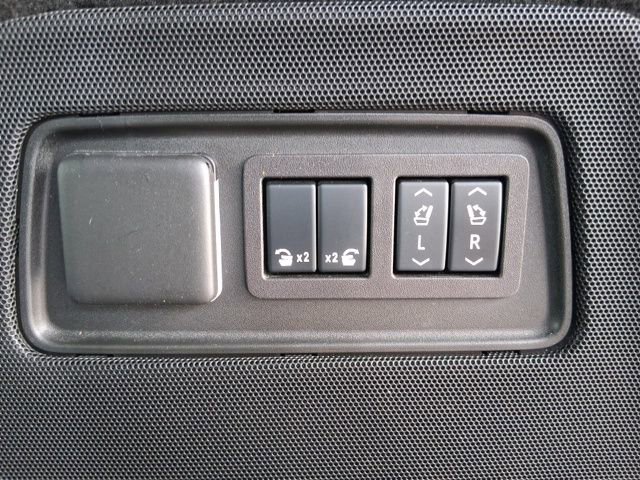 Used 2024 Cadillac Escalade Premium Luxury w/ Performance Package image 7