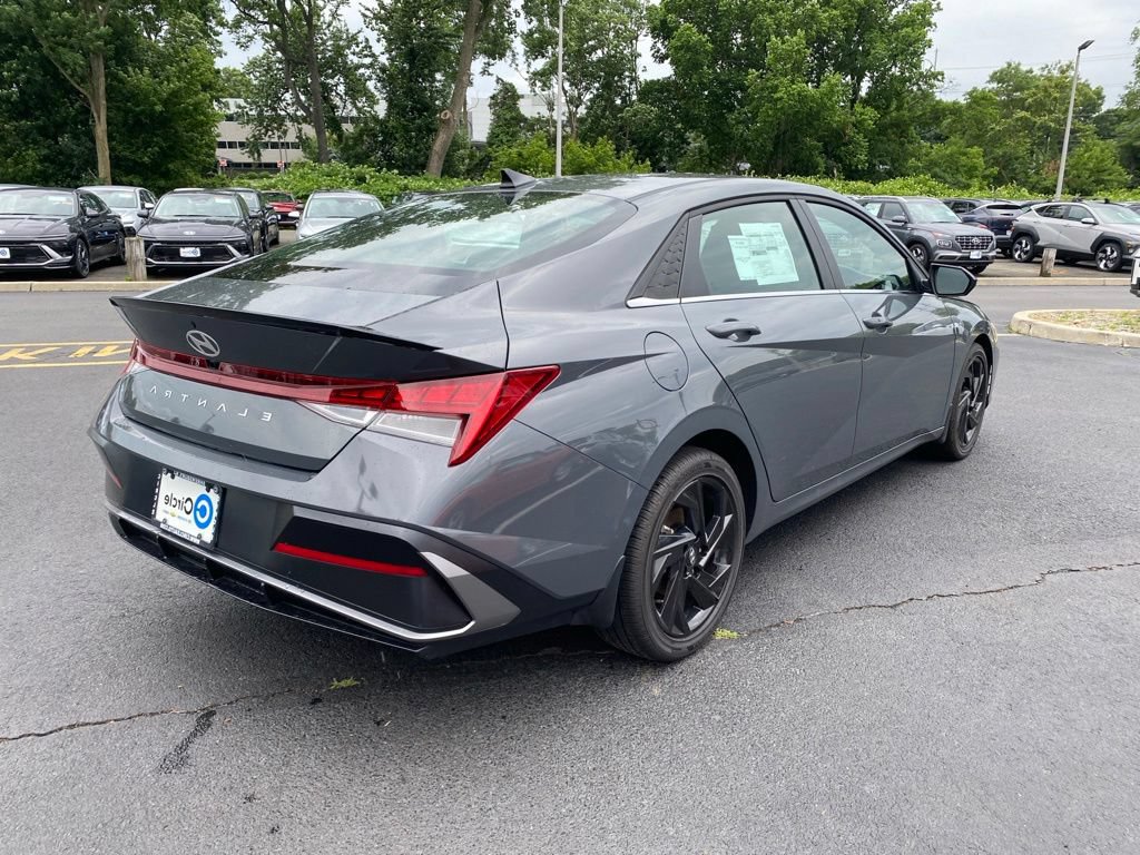 New 2026 Hyundai Elantra SEL Sport Premium FWD image 4