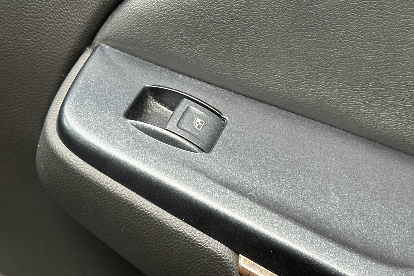 Used 2015 Chevrolet Tahoe LT RWD image 24