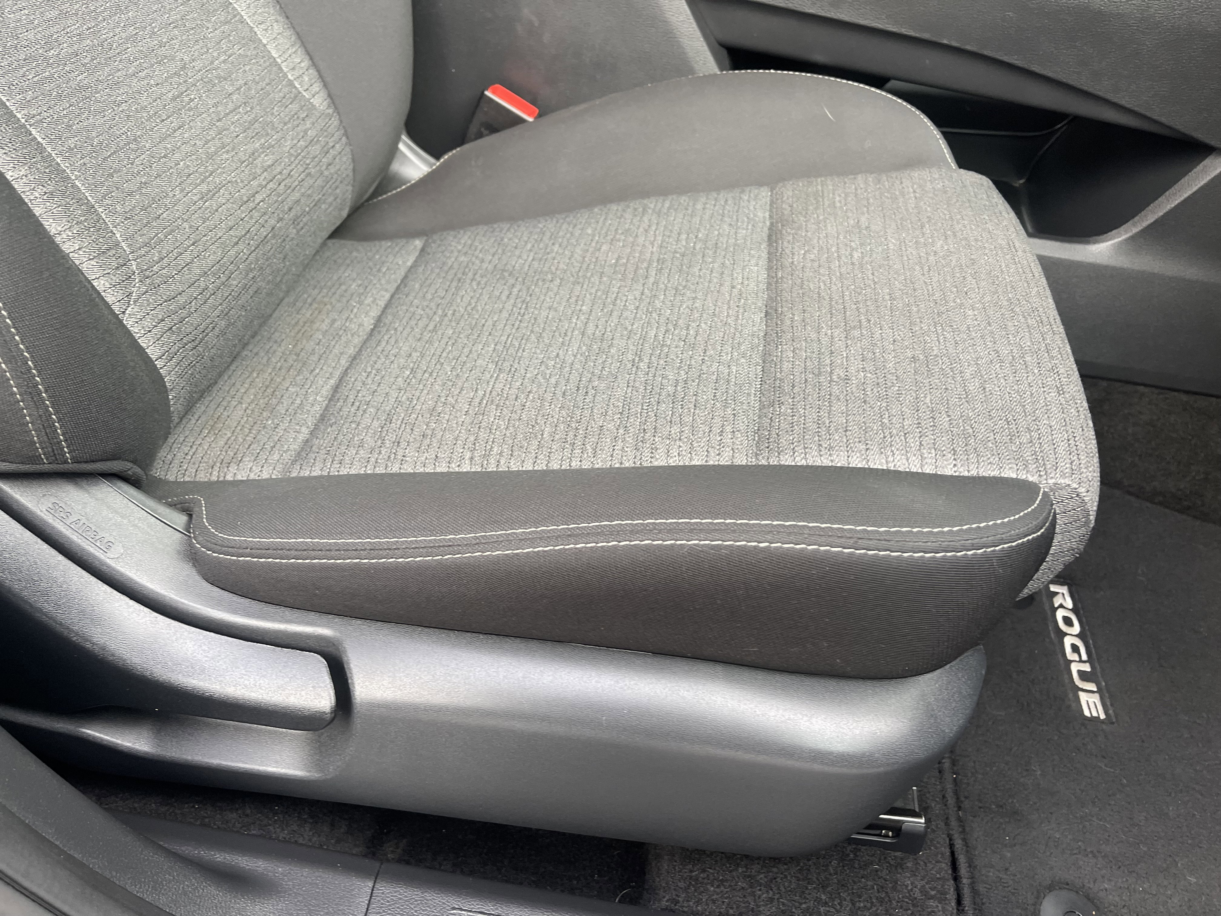 Used 2023 Nissan Rogue SV image 26