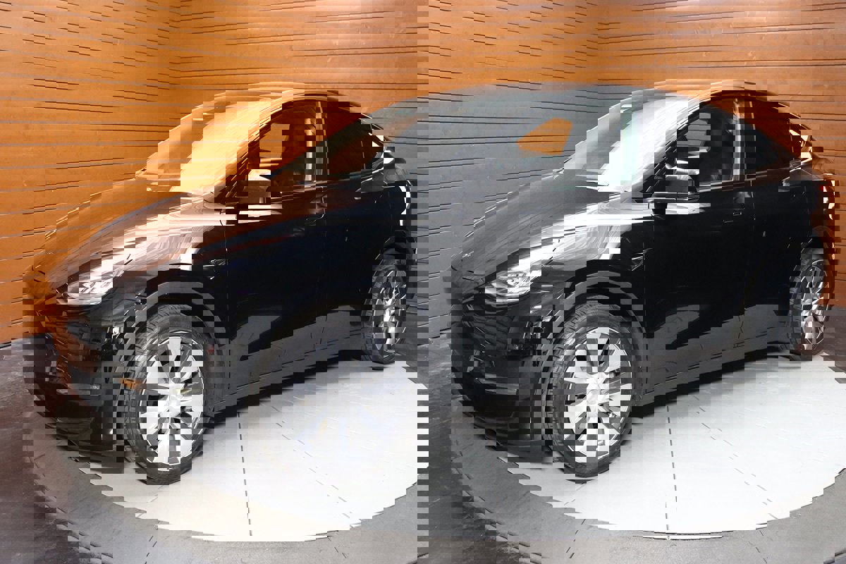 Used 2022 Tesla Model Y Long Range image 33