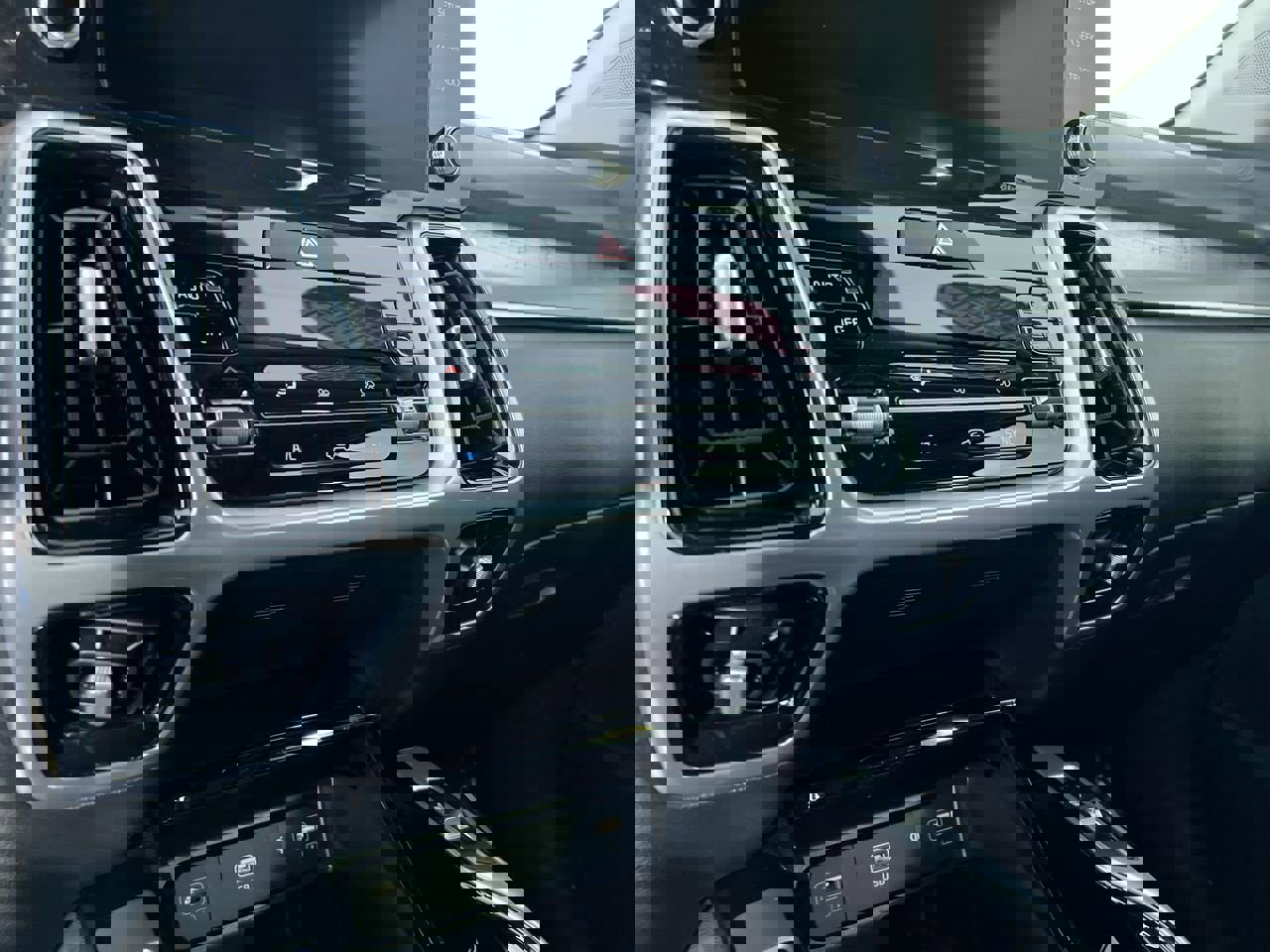 Certified 2023 Kia Sorento SX image 24